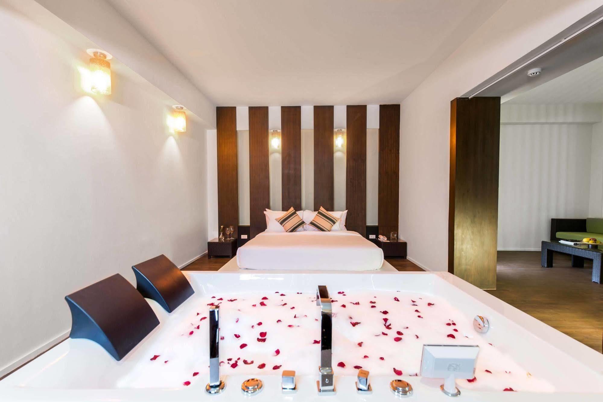Park Srinakarin Hotel, Бангкок Экстерьер фото